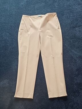 J. McLaughlin Women's Classic Beige Cropped Dress Pants